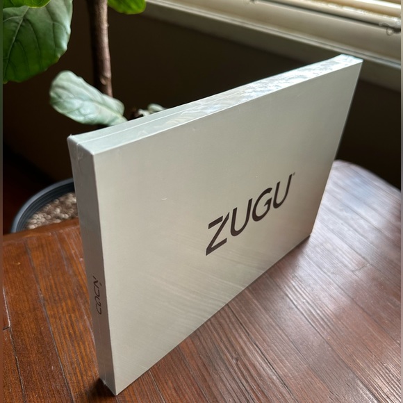 ZUGU Stealth Muse Case for iPad 10.2 (7th, 8th, 9th Gen) Black. Unopened in Box. - Picture 2 of 9